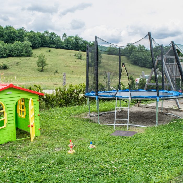 Loc de joaca, outdoor, pastel chalet Loc de joaca, outdoor, pastel chalet