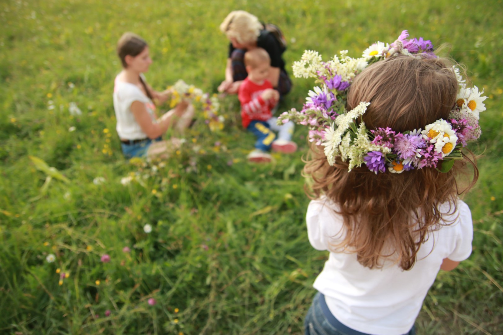 Mini-tabere de weekend în familie iunie 2026 — atelier de coronițe din flori la Pastel Chalet